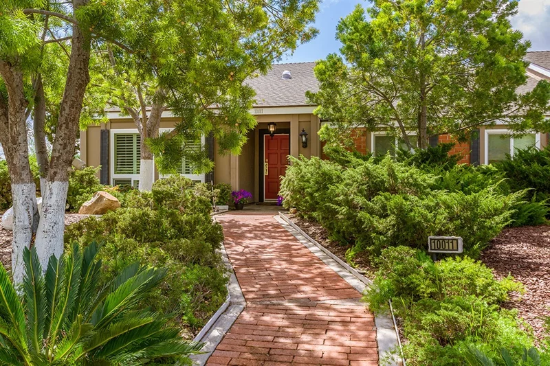 10011 Helix Mont Circle, La Mesa, CA 91941