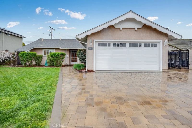 11404 Harrisburg, Los Alamitos, CA 90720