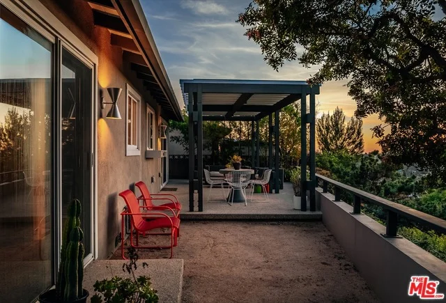 4661 Marwood, Los Angeles, CA 90065