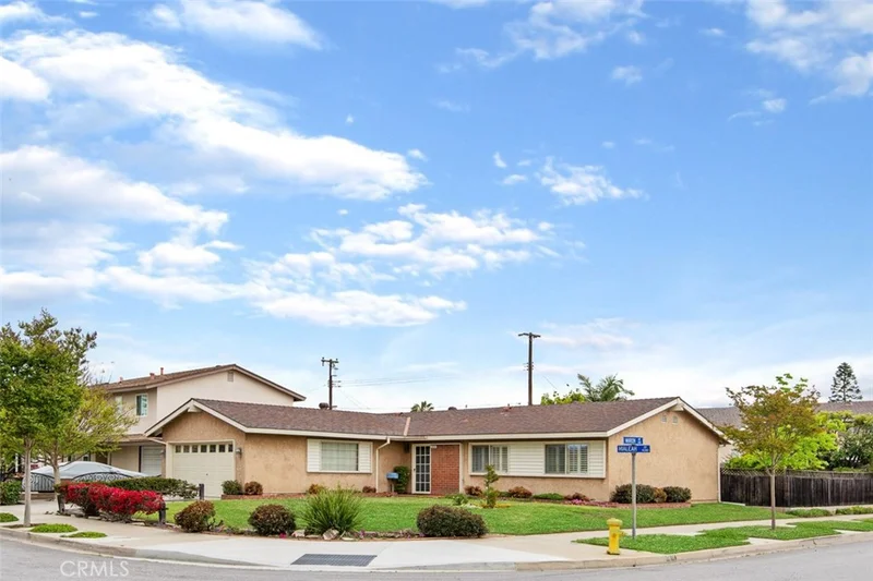 10282 Hialeah, Cypress, CA 90630