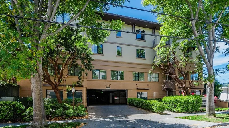 618 Walnut #403, San Carlos, CA 94070