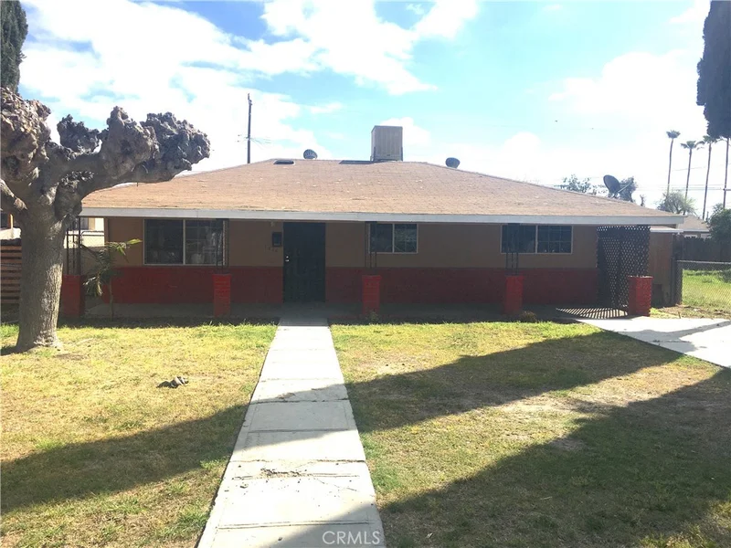 1236 J, Sanger, CA 93657