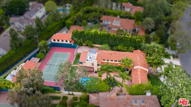 1011 Roxbury, Beverly Hills, CA 90210