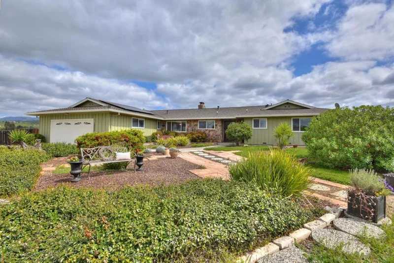 10020 New, Gilroy, CA 95020