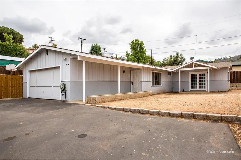 9124 Westhill Dr, Lakeside, CA 92040