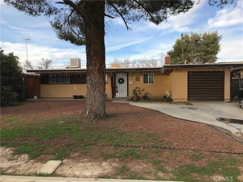 1027 W Avenue J12, Lancaster, CA 93534