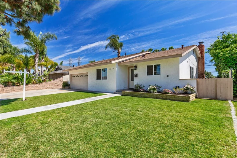 8542 Glasgow, Huntington Beach, CA 92647
