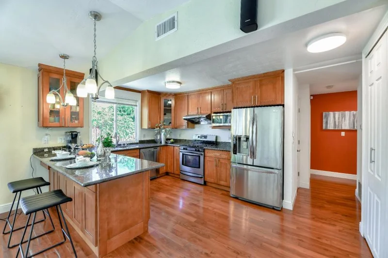 872 Betlin, Cupertino, CA 95014