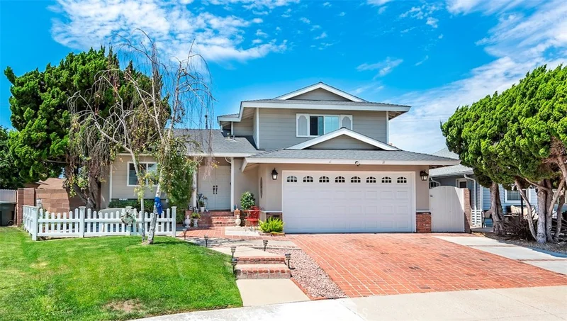 11653 Halawa, Cypress, CA 90630