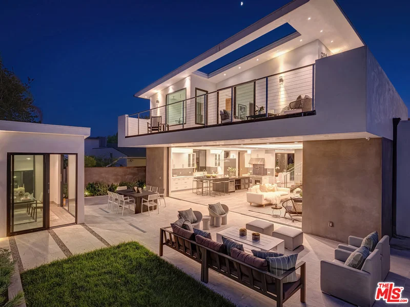 4136 Sunnyside, Los Angeles, CA 90066
