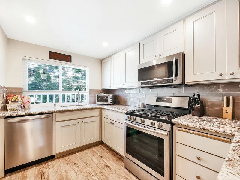 1035 Thomas, Ventura, CA 93003