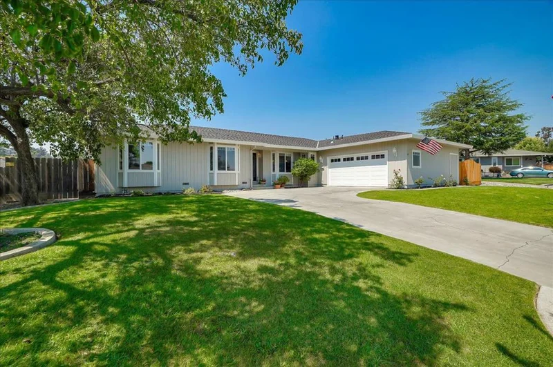 30 Dots, Hollister, CA 95023