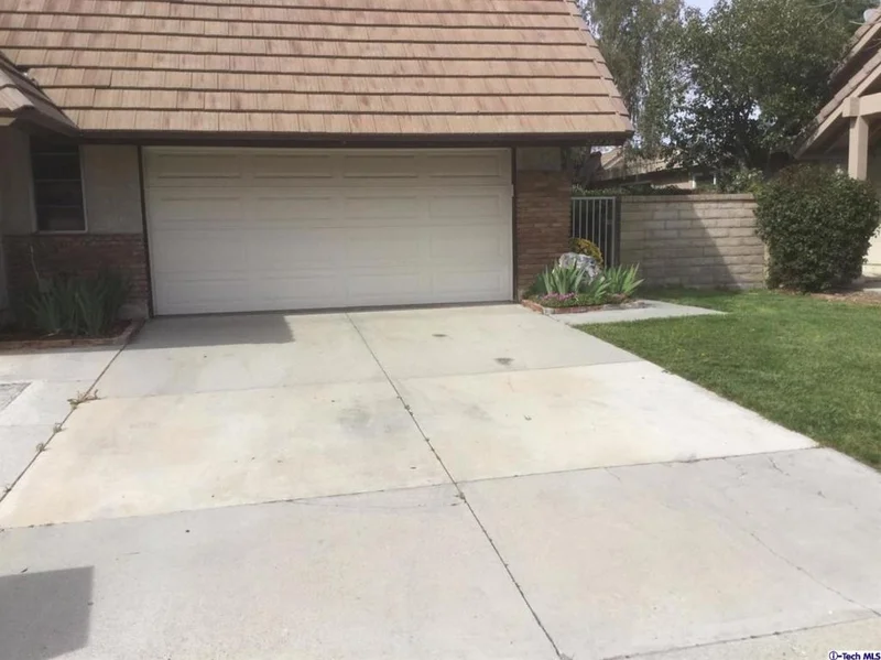 22739 Garzota Dr., Valencia, CA 91354