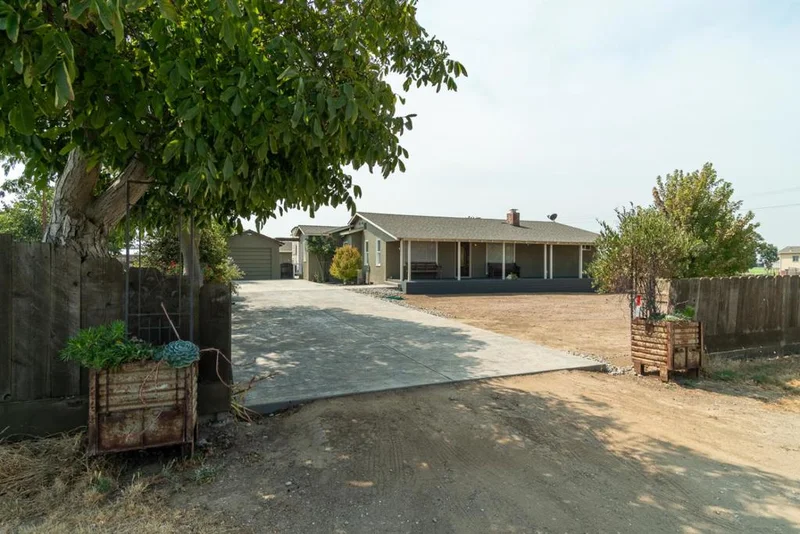 1191 Wright, Hollister, CA 95023