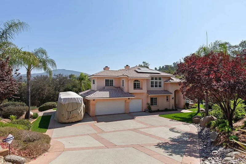 1867 Rocrest Rd, Alpine, CA 91901