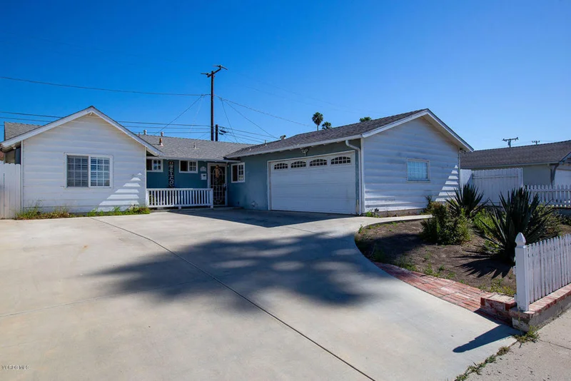 8617 Fairford, Ventura, CA 93004