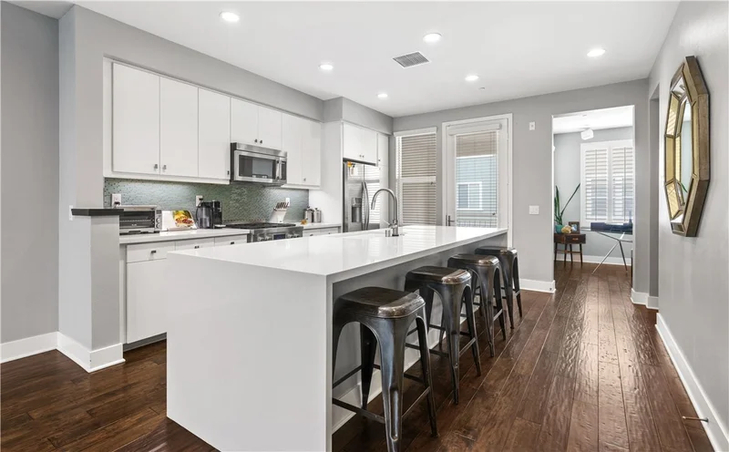 9 District, Aliso Viejo, CA 92656