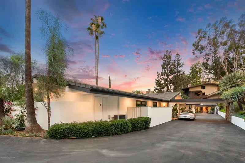 260 Patrician Way, Pasadena, CA 91105
