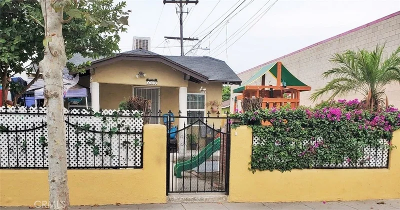 114 Booth, Santa Ana, CA 92703