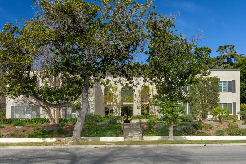 555 Sierra Madre #D, Sierra Madre, CA 91024