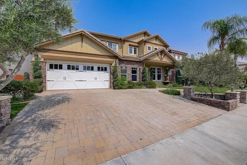 561 Roosevelt, Simi Valley, CA 93065
