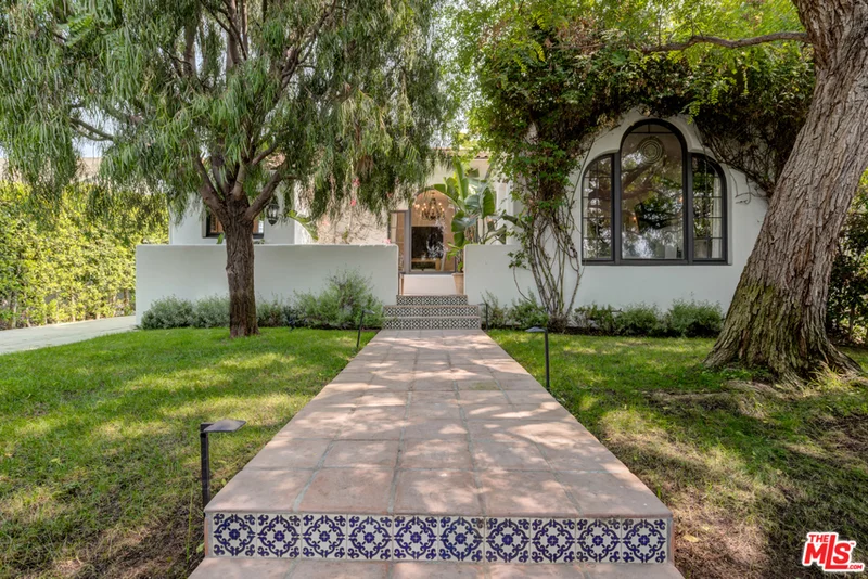 428 Edinburgh, Los Angeles, CA 90048