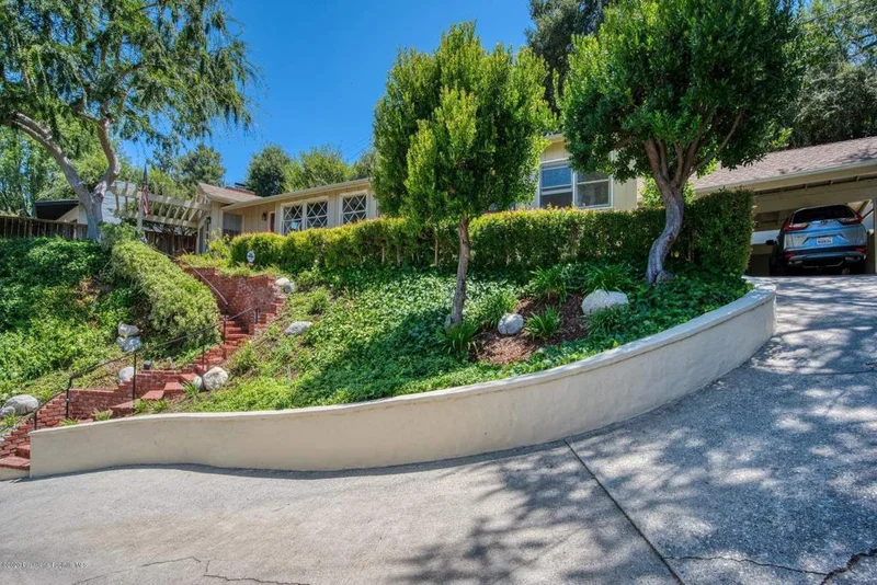 416 Elmwood, Pasadena, CA 91105