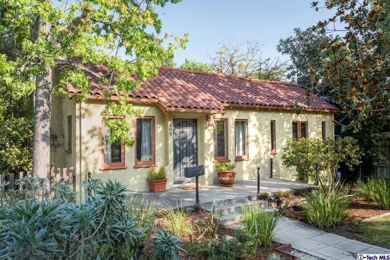 898 Chester, Pasadena, CA 91104