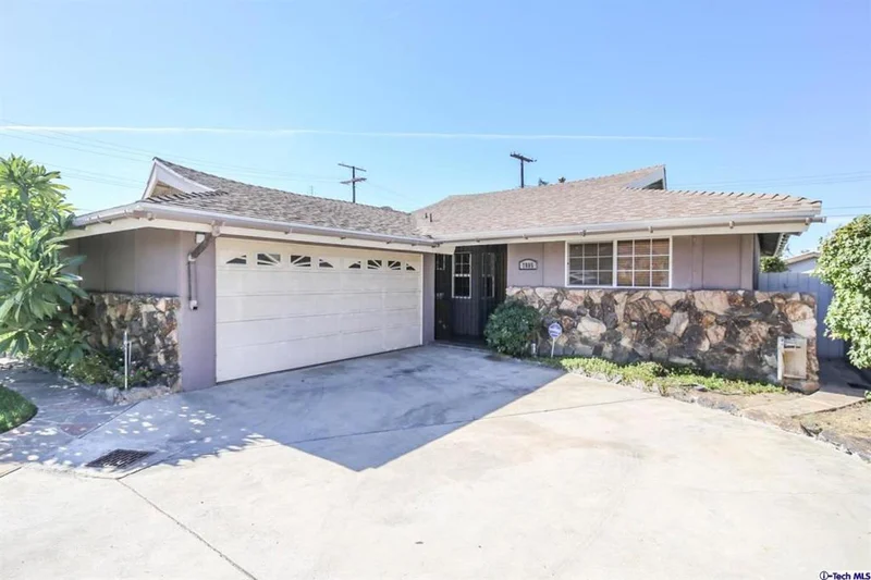 7805 Bellaire, North Hollywood, CA 91605