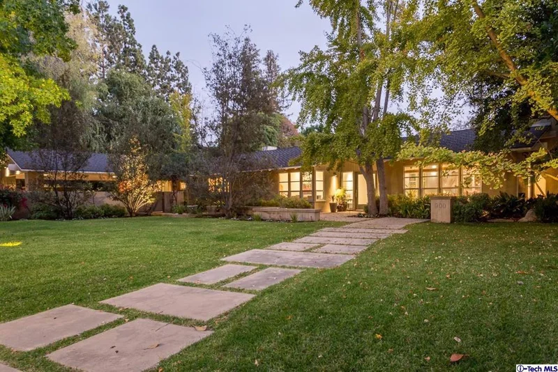 900 Hillcrest, Pasadena, CA 91106