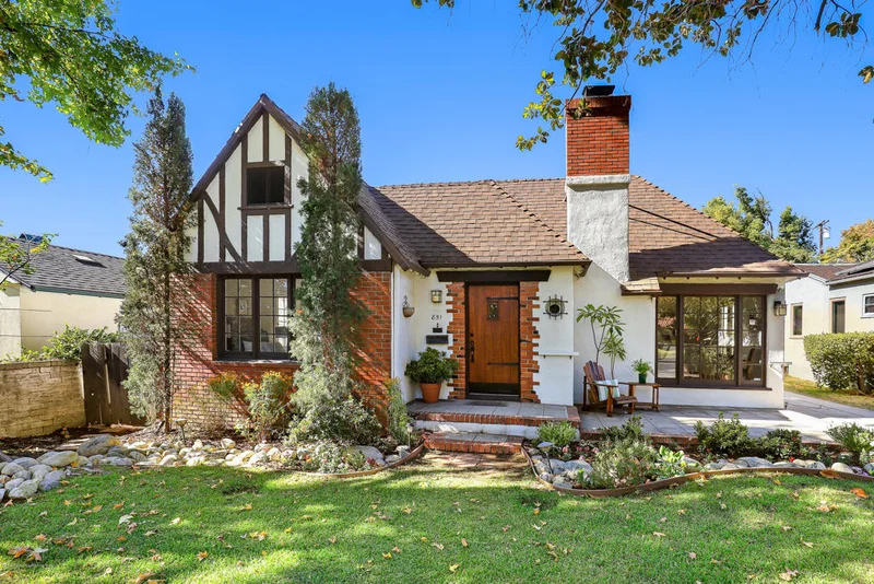 851 Adelaide, Pasadena, CA 91104