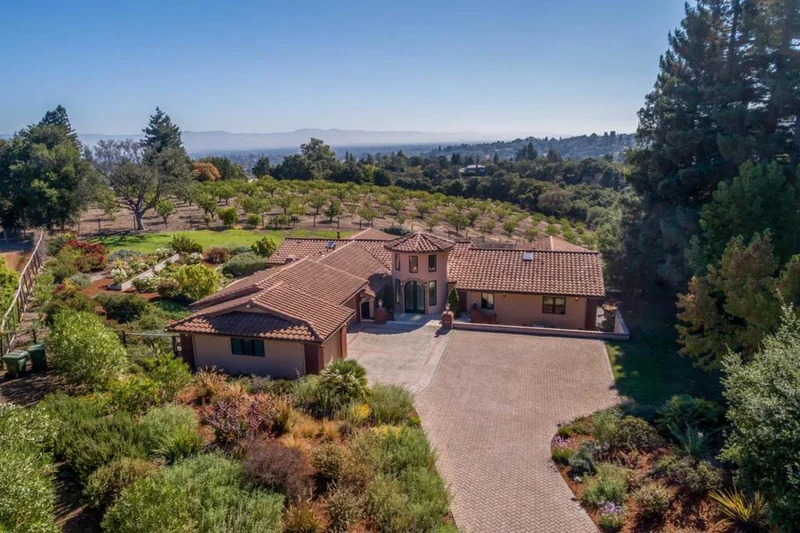 26910 Dezahara, Los Altos Hills, CA 94022