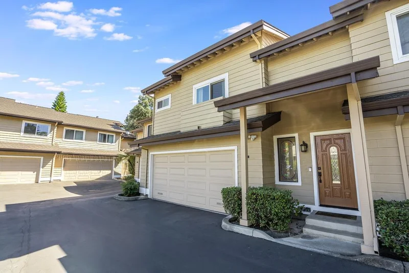 10190 Vista, Cupertino, CA 95014