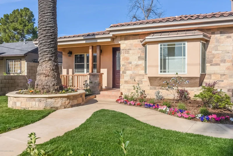 877 Oakland, Pasadena, CA 91104
