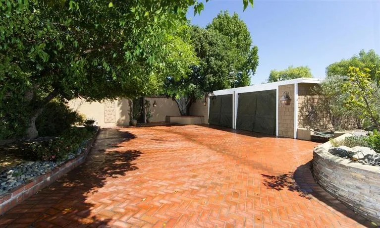 1131 Heatherside, Pasadena, CA 91105