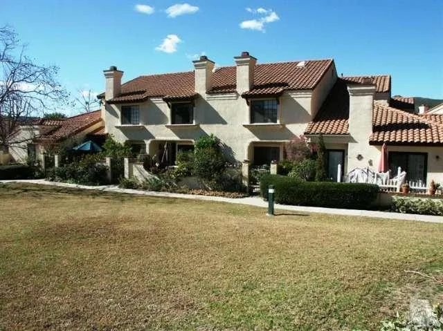 230 Country Club #C, Simi Valley, CA 93065
