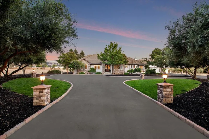 10470 Foothill, Gilroy, CA 95020