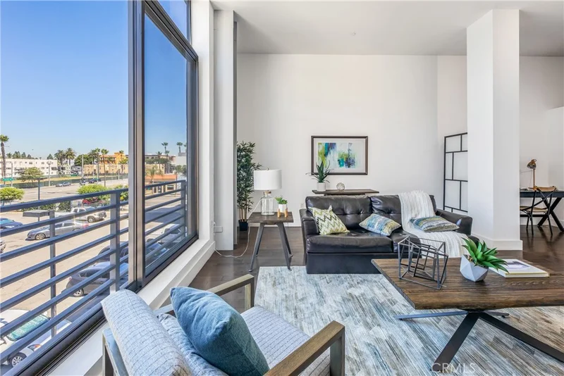 433 Pine #302, Long Beach, CA 90802