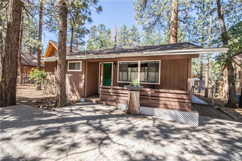 464 Riverside, Sugarloaf, CA 92386