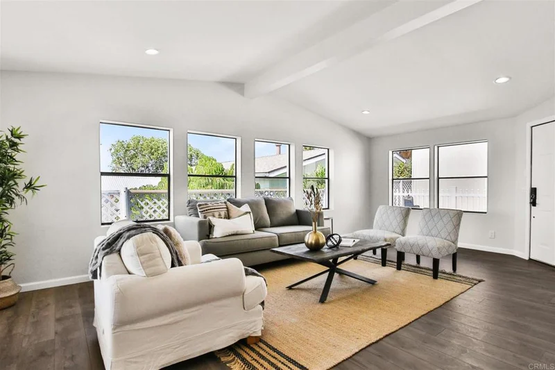 632 Via Santa Cruz, Vista, CA 92081