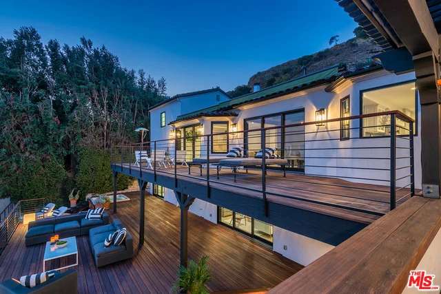 7874 Fareholm, Los Angeles, CA 90046