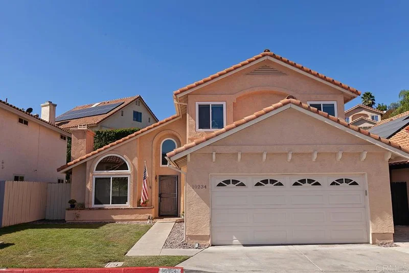 10234 Stone Point Ln, Spring Valley, CA 91977