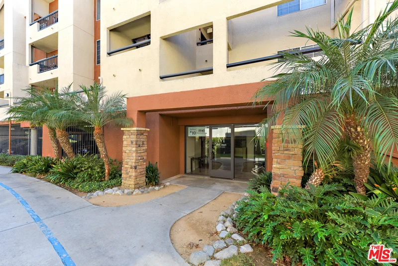 5540 Owensmouth #311, Woodland Hills, CA 91367