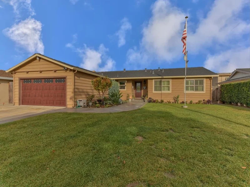 890 San Simeon, Salinas, CA 93901