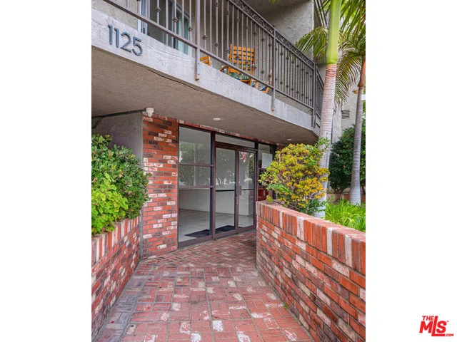 1125 Pico #105, Santa Monica, CA 90405