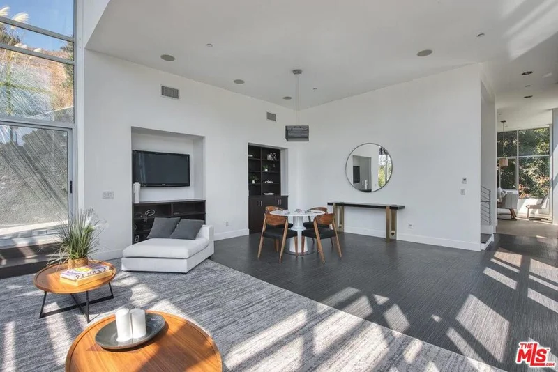 2746 Rinconia Drive, Los Angeles, CA 90068