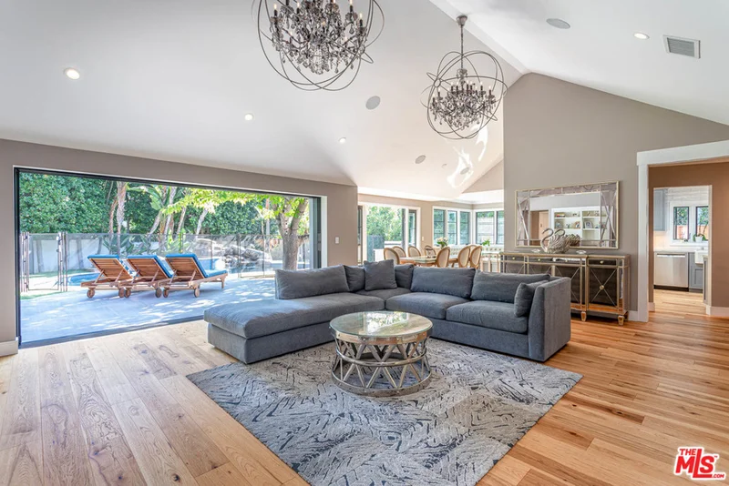 2701 Roscomare, Los Angeles, CA 90077