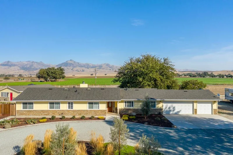 1899 Mccloskey, Hollister, CA 95023