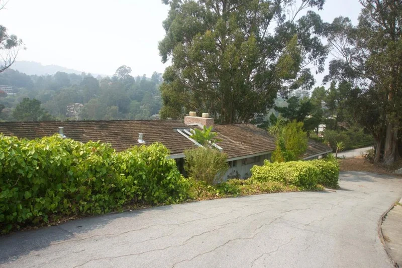 2760 Summit, Burlingame, CA 94010