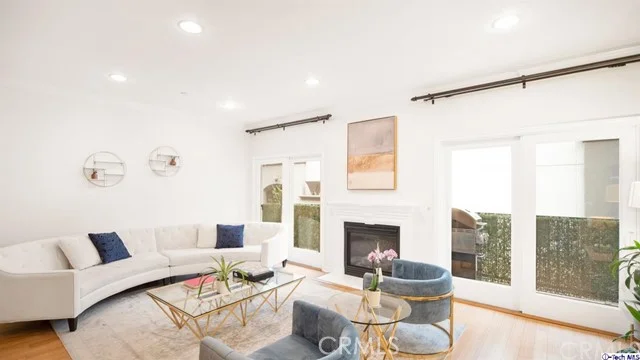 118 Clark #204, West Hollywood, CA 90048